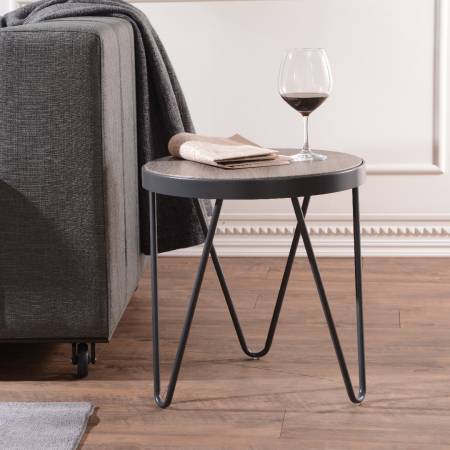 Železný rám má kulaté šrouby s nohami stolu, které zabraňují opotřebení železného rámu.